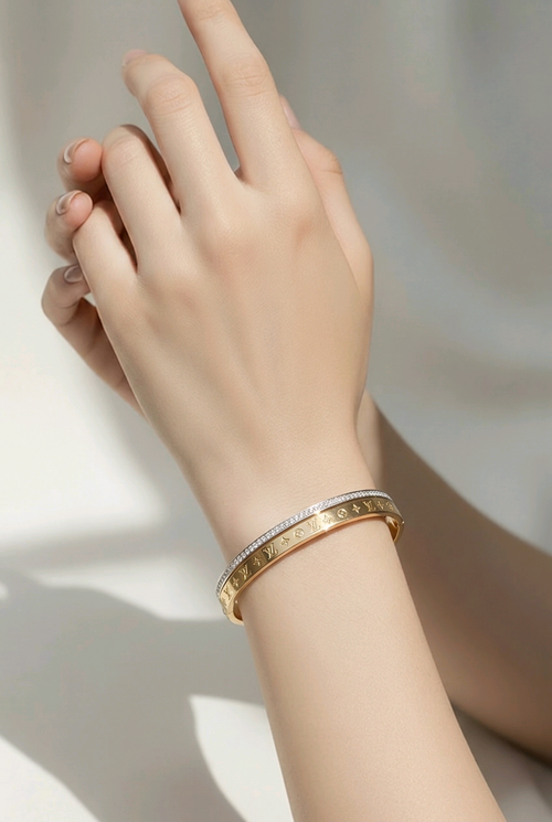 Aura Luxe Bangle