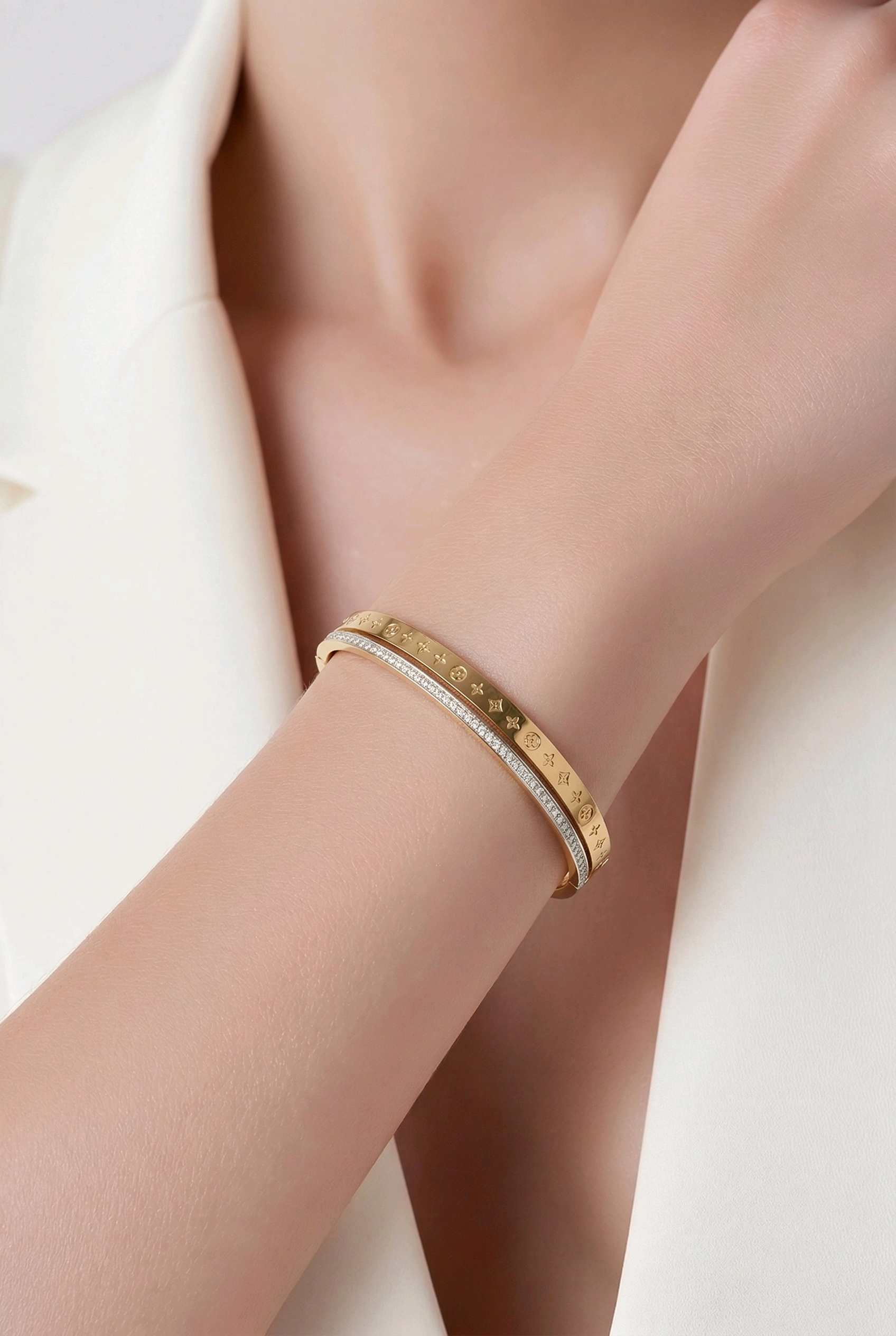 Aura Luxe Bangle