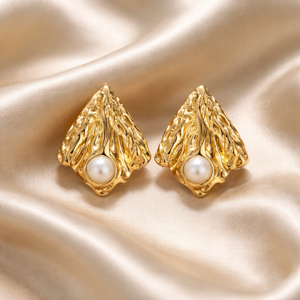 Pearl Gleam Studs