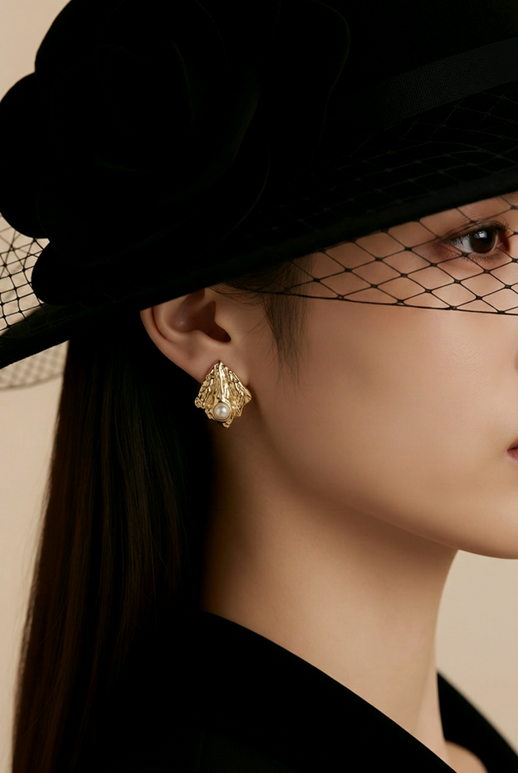 Pearl Gleam Studs
