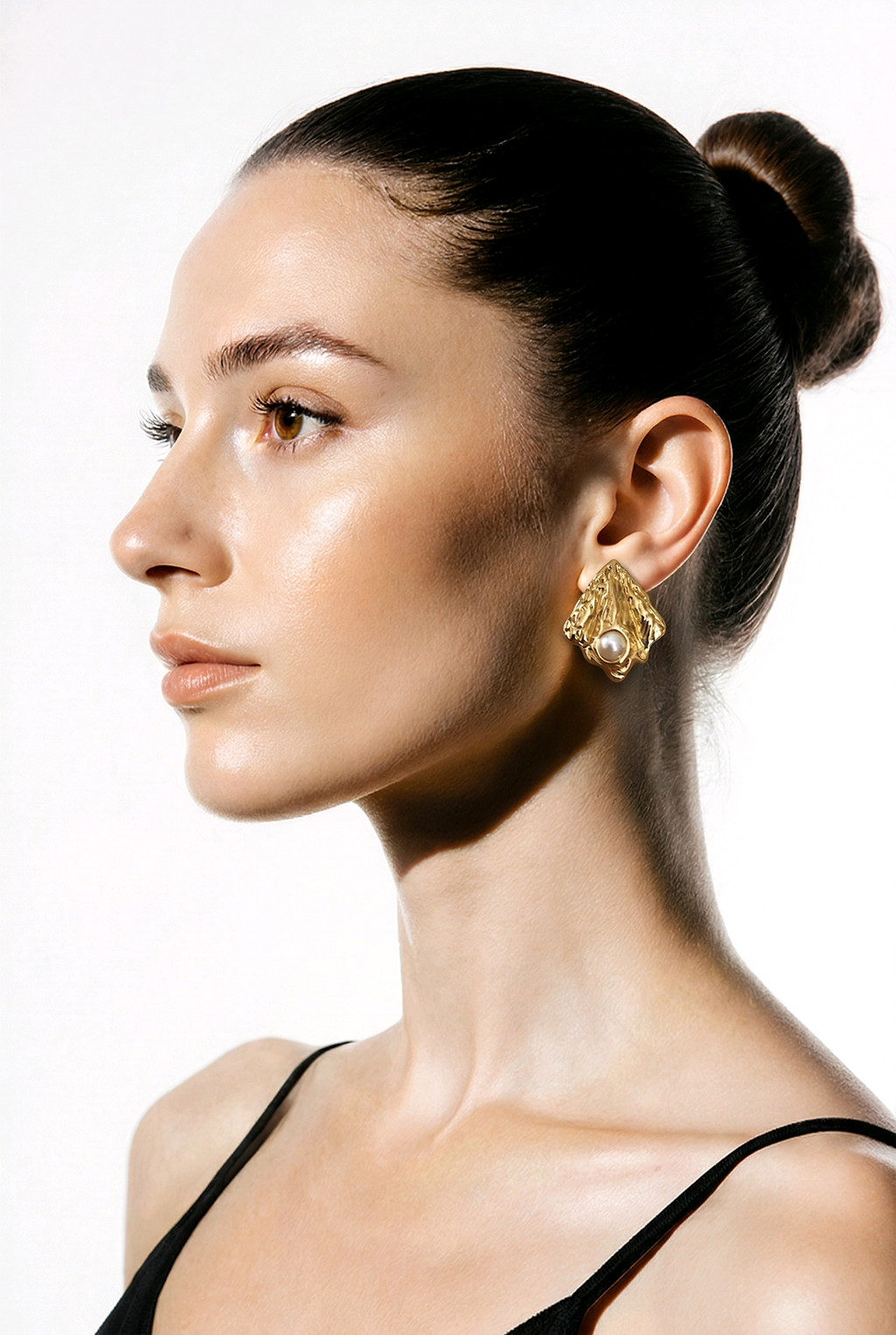 Pearl Gleam Studs