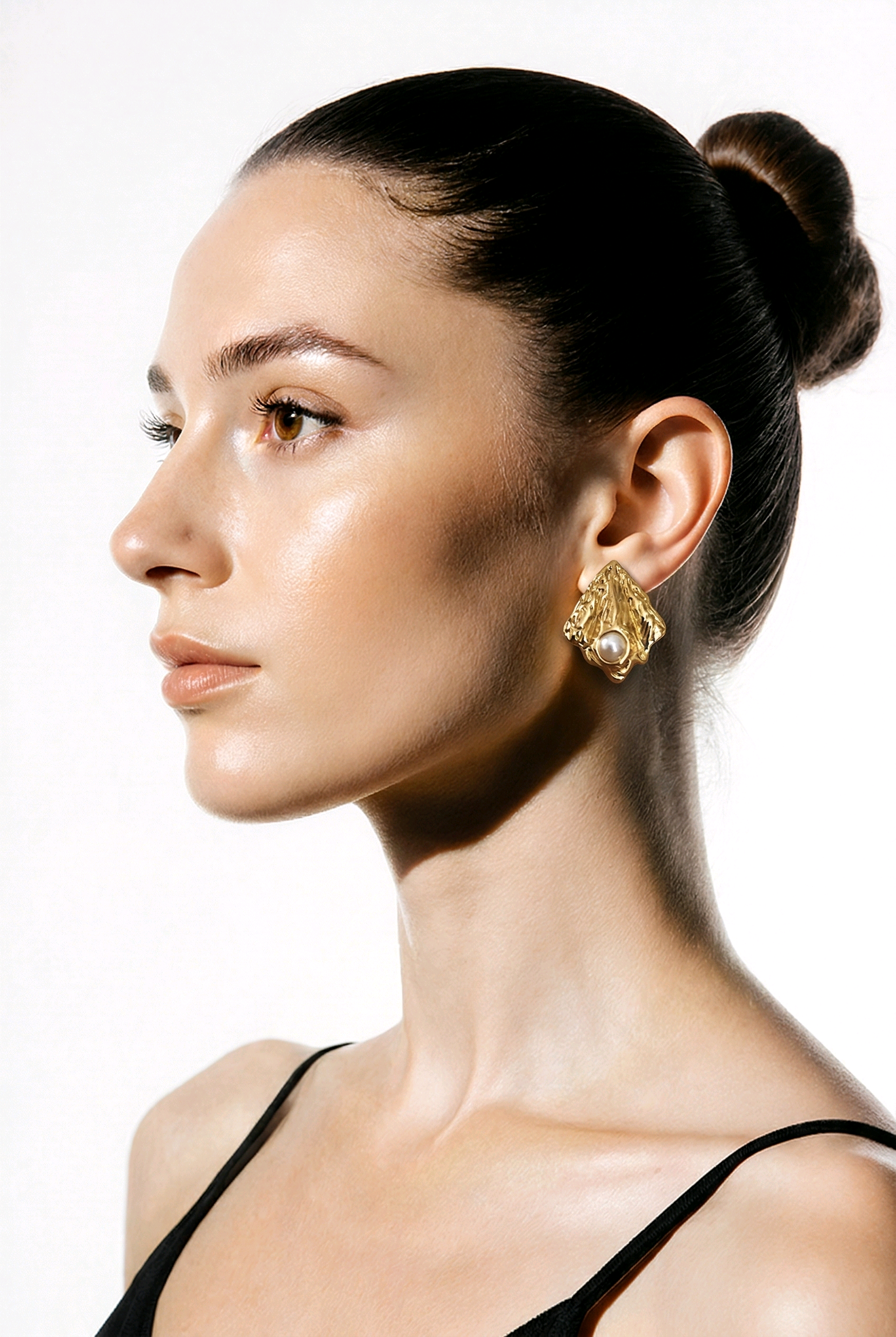 Pearl Gleam Studs