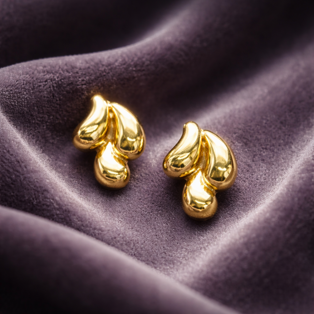 Petal Curve Stud Earrings