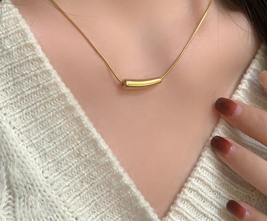 Aura Bar Minimal Necklace